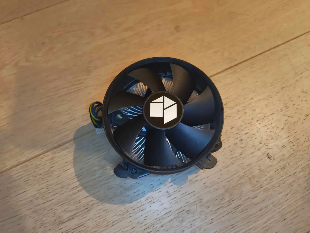 Komplett intel kjøler.webp